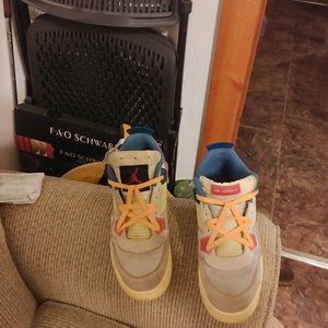 Jordan Retro 4 Union gauva ice